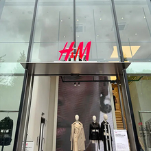 まるでギャラリー！H&amp;Mのおしゃれな新店舗が原宿にOPEN。限定フォトブースやプレゼントは必見だよ