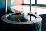 「浴室に広がる“モザイク壁画”に感服。富山の新施設「スパ・バルナージュ」で、アート・温泉・サウナを同時体験」の画像7