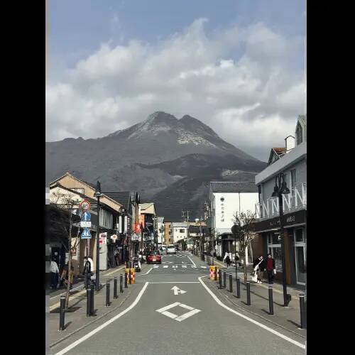 人気の温泉地・由布院に古民家ロースタリー&カフェがOPEN。抹茶ラテやスイーツも楽しめる癒しの空間です