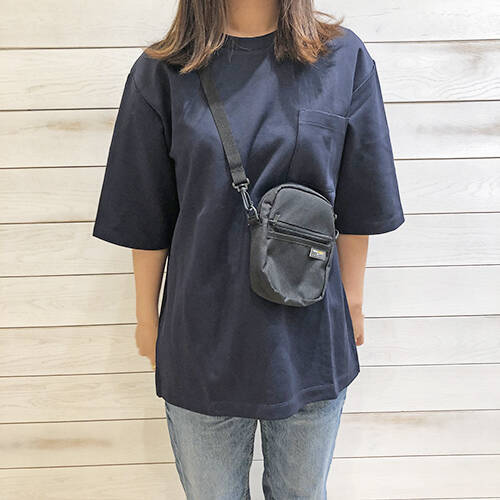 Guメンズ イマドキ女子はメンズアイテムも上手に着こなす 夏に欠かせないクルーネックtはget必至です 19年2月4日 エキサイトニュース