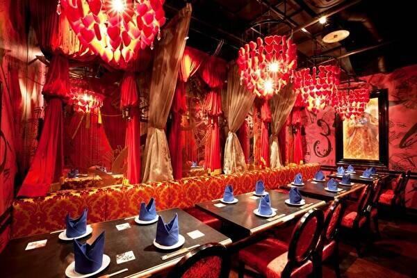 あなたはどっち派 池袋のアリスレストラン 今年のハロウィンビュッフェはオレンジ パープルのw開催 年9月13日 エキサイトニュース