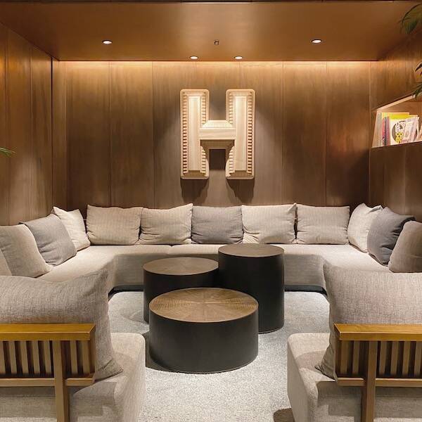 ベッドから起きる瞬間が最高にしあわせ♡「HAMACHO HOTEL」は大好きな人と泊まる記念日ステイにぴったり