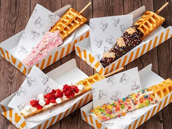 とろ～りチーズがけは軽めのランチにも◎超ロング×映え度抜群の「スティッキーワッフルズ」が関東に初出店！
