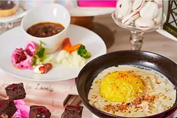 「花の都パリをテーマにBarbieとコラボ♡ストリングス表参道、ピンク色のいちごビュッフェが元日からスタート！」の画像