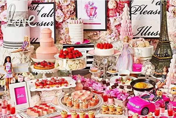 花の都パリをテーマにBarbieとコラボ♡ストリングス表参道、ピンク色のいちごビュッフェが元日からスタート！