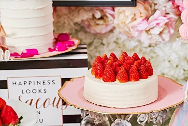 花の都パリをテーマにBarbieとコラボ♡ストリングス表参道、ピンク色のいちごビュッフェが元日からスタート！