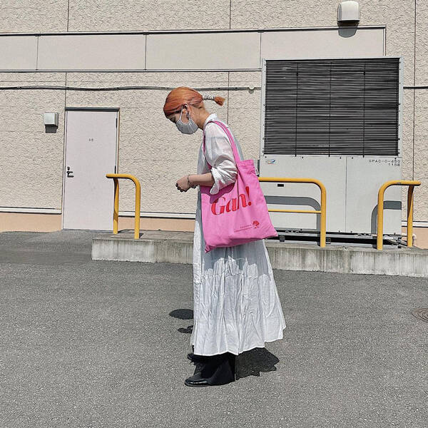 ビビッドなピンクはお目立ち度100 リサセイガウ のトートバッグが初夏のコーデにぴったりなんです 21年5月7日 エキサイトニュース ビビッドなピンクはお目立ち度100 リサセイガウ のトートバッグが初夏のコーデにぴったりなんです 21年5月7日 エキサイトニュース