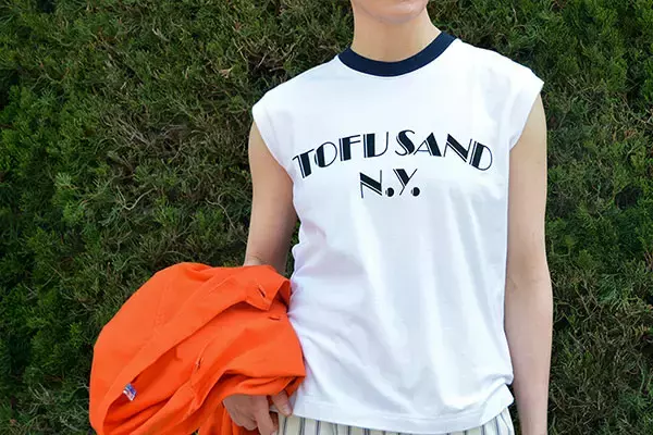 「分かる人には分かる!? あるコミックが元ネタになったmaRket×JOHNBULLのコラボTシャツが気になります」の画像