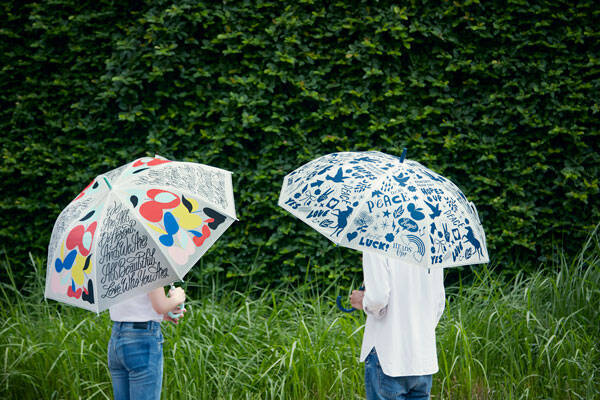 これが雨の日もお守り イラストレーターshogo Sekineさん描き下ろしのビニール傘がファミマに登場 21年8月7日 エキサイトニュース