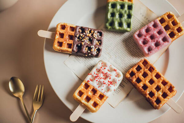 母の日のギフトはもう決まった エディブルフラワーがトッピングされた 京ワッフル がかわいくておすすめ 22年4月日 エキサイトニュース