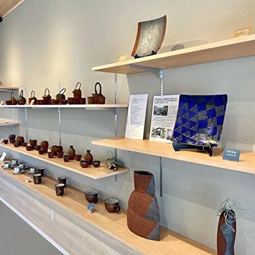 静岡の“海の見えるコーヒーショップ”が抜群におしゃれ。開放的なテラスにギャラリーもあるって素敵じゃない？