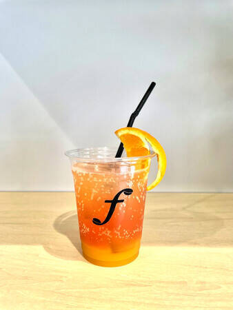 静岡の“海の見えるコーヒーショップ”が抜群におしゃれ。開放的なテラスにギャラリーもあるって素敵じゃない？