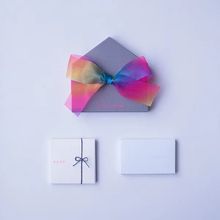 7色入りのカラーパレット＆お香のコフレで、メイクタイムを特別なひと時に演出。洗練された絶妙カラーもツボ