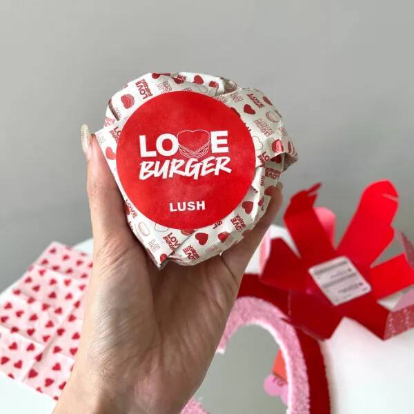 「LUSH」バレンタインがかわいすぎ！LOVEなハンバーガーや恋愛のお守り入りバスボムで最高にかわいい私へ