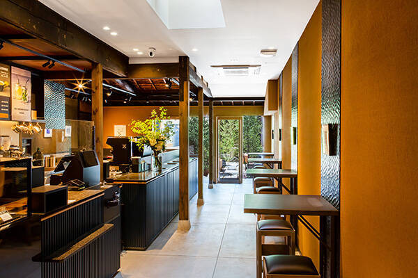 “京の台所”に“NY発ベーカリー＆カフェ”がオープン。モダンなおしゃれ空間に囲まれながら食べるパンって最高…