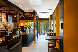 「“京の台所”に“NY発ベーカリー＆カフェ”がオープン。モダンなおしゃれ空間に囲まれながら食べるパンって最高…」の画像2
