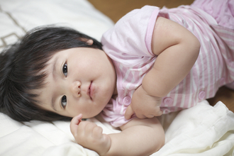 保育士さん、お昼寝の時間に「寝たがらない子」どうしてますか？