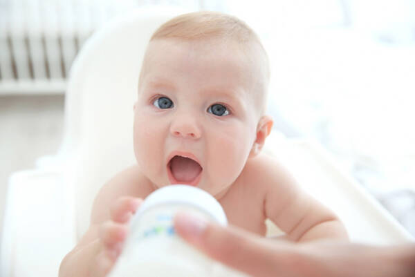 母乳を飲んでいる赤ちゃんに 哺乳瓶の練習 は必要 18年8月10日 エキサイトニュース
