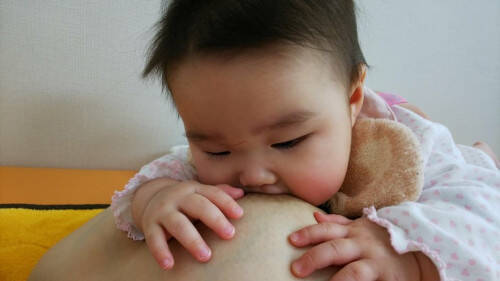 [新しいコレクション] 母乳 飲む 261093母乳 飲む量 新生児