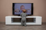 「「赤ちゃん向け番組禁止」の国も！テレビが与える怖い影響とは」の画像3