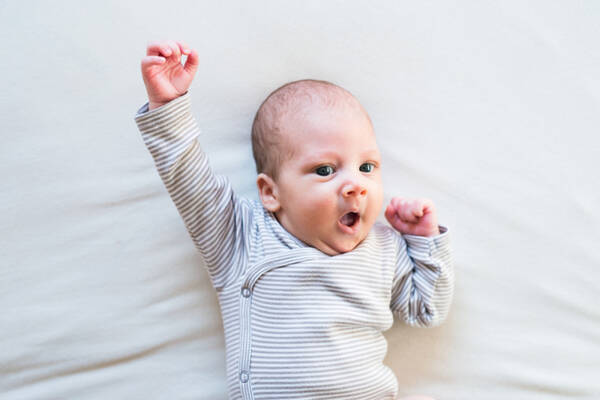 生後2 3ヶ月の赤ちゃん限定 可愛すぎる ハンドリガード って 17年3月14日 エキサイトニュース