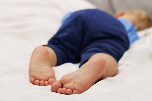 夕方 子どもの落ち着きがない むずむず脚症候群 症状をチェック 17年10月4日 エキサイトニュース