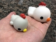 「著作権を侵害していることが明らかとなりました」　癒しアイテム「もにまるず」の作者がダイソーでの類似品の販売中止求めた問題、販売企画会社が謝罪し和解