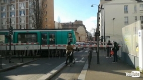 「パリに踏切があるなんて！」「どこで見られるの？」　1つだけ存在する地下鉄の踏切にパリの人たちが興味津々