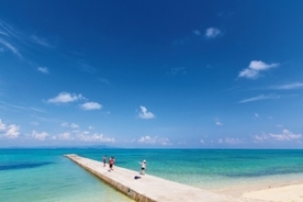 沖縄ならではの絶景！美しい「青」を楽しむ離島おススメスポット17選