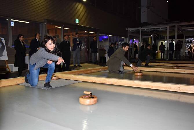 渋谷の屋上でカーリング 東急百貨店本店の エンターテイメントbar が面白い 東京 16年12月26日 エキサイトニュース