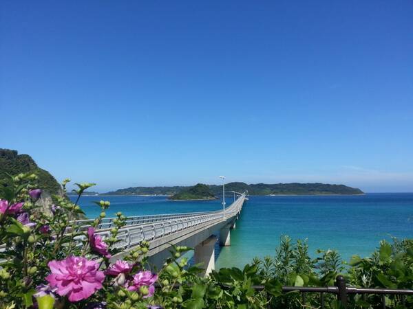 まるで海外リゾート コバルトブルーの海に浮かぶ絶景 角島が魅力的すぎる 17年4月17日 エキサイトニュース
