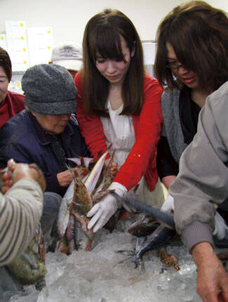 魚詰め放題 売り切れ必至の抹茶大福 道の駅で買うべきグルメ 中国 四国 16年6月6日 エキサイトニュース