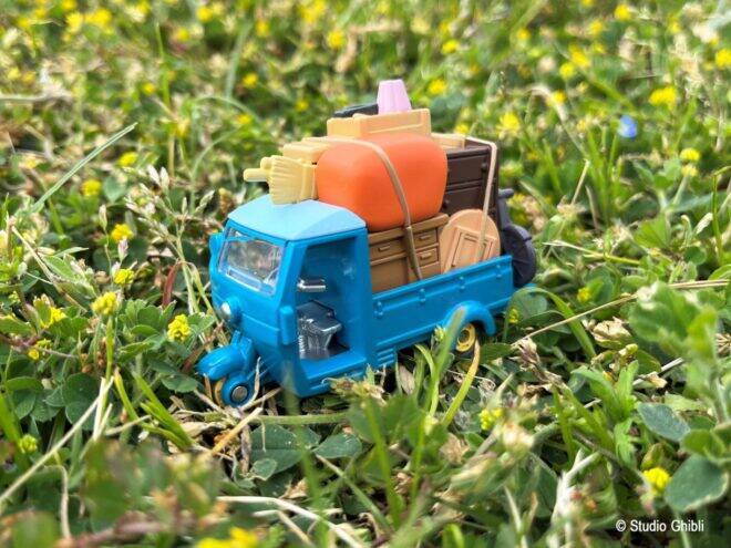 『となりのトトロ』より、冒頭の引越しシーンで登場した「オート三輪」がトミカに！「魔女の宅急便 ジジ」も発売