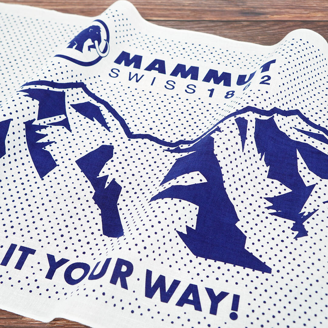 日本最古の綿布商「永楽屋」がアウトドアブランド「マムート」とコラボした特別な手ぬぐいを発表