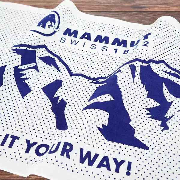 「日本最古の綿布商「永楽屋」がアウトドアブランド「マムート」とコラボした特別な手ぬぐいを発表」の画像