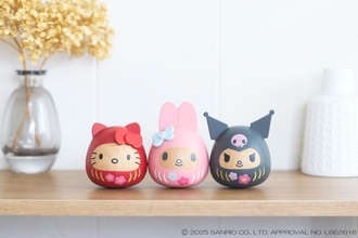 超人気で完売中だったハローキティ、マイメロディ、クロミのキュートな“木製だるま”が遂に再発売決定！