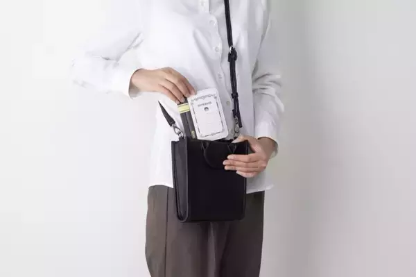 「小さくなっちゃった♡定番ノート「ツバメノート」を再現したコンパクトなカードケースが登場」の画像