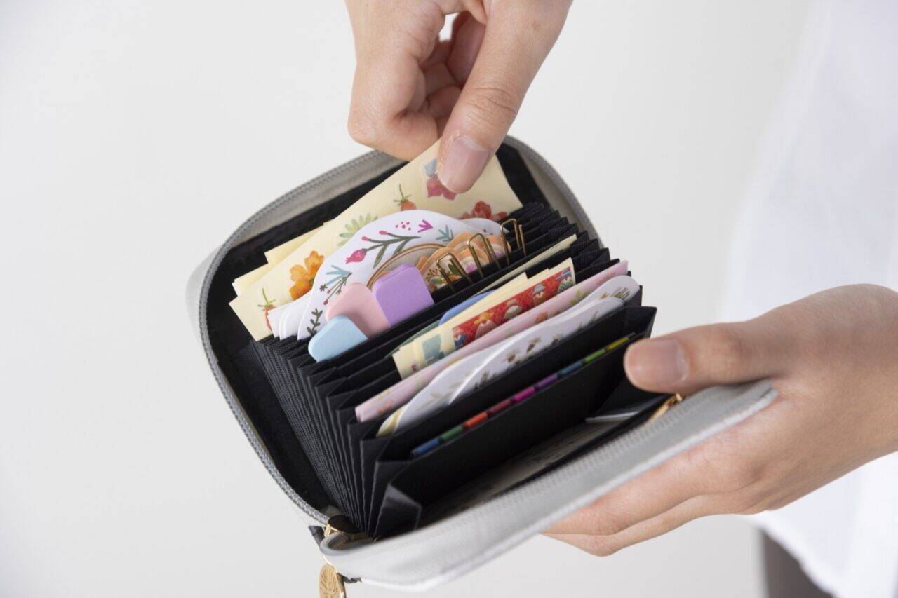小さくなっちゃった♡定番ノート「ツバメノート」を再現したコンパクトなカードケースが登場