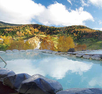 今年は紅葉と温泉のコラボで癒やしを！「この秋行きたい紅葉温泉ランキング」をじゃらんが発表