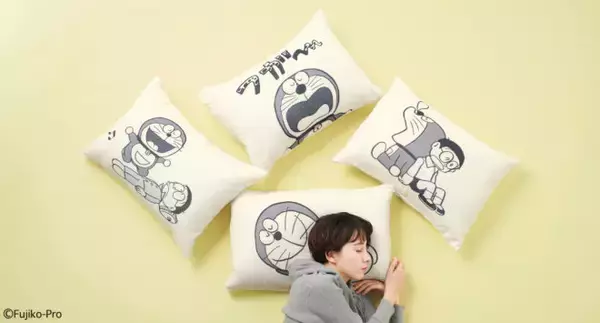 「うちにドラえもん来た！押し入れでドラえもんが寝てるような「ぬいぐるみ布団収納ケース」が最高！」の画像