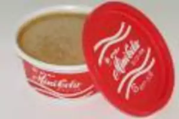 「昭和53年発売の懐かし駄菓子「ミニコーラ」がかき氷に！「ミニサワー氷」もあるよ！」の画像