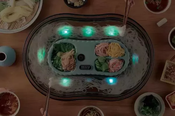 「クラシカルデザインも可愛い♪LEDライトが流れるようにキラキラ光る流しそうめん器が登場」の画像