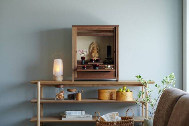 現代の住空間にぴったりなシンプルモダンな盆提灯「AKASHI」が素敵です！