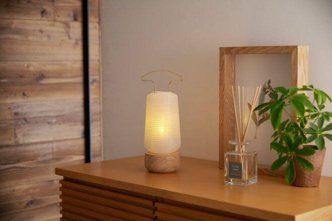 現代の住空間にぴったりなシンプルモダンな盆提灯「AKASHI」が素敵です！