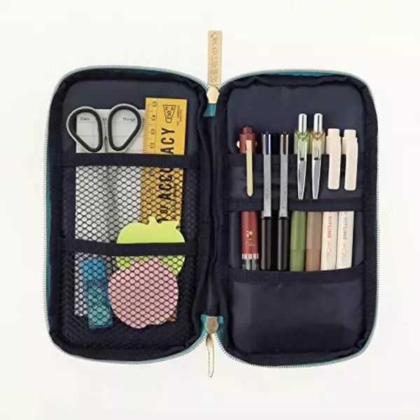 「付録にはレトロ可愛いフラットペンケース！レトロ文具 付録シリーズ「純喫茶ぺんてるへようこそ。」が発売」の画像