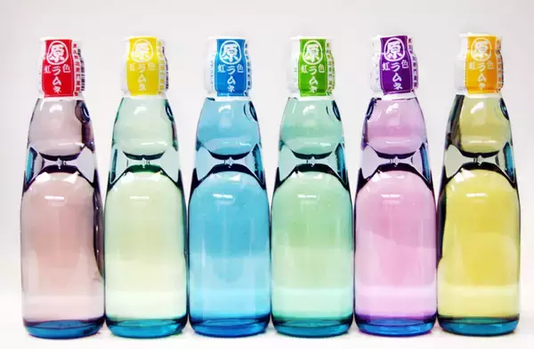 「野菜や花から抽出した天然色素を使った6色の幻想的な「虹色ラムネ」」の画像