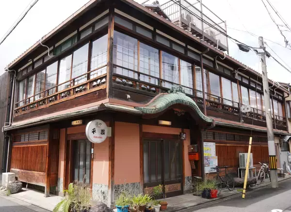 京都に残る旧色街「五条楽園」。ディープな遊郭・お茶屋の街からレトロで個性あふれる街へ【その3】