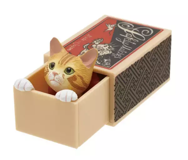 「レトロなマッチ箱を引き出すと猫があなたを見つめるよ！カプセルトイ「マッチボックス猫」が可愛すぎ♡」の画像