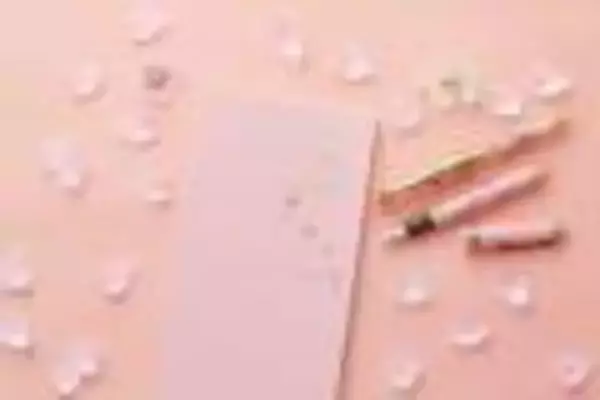 「入学祝いにぴったり！夜桜をテーマにしたノート、万年筆、ボトルインクのセットが素敵です」の画像