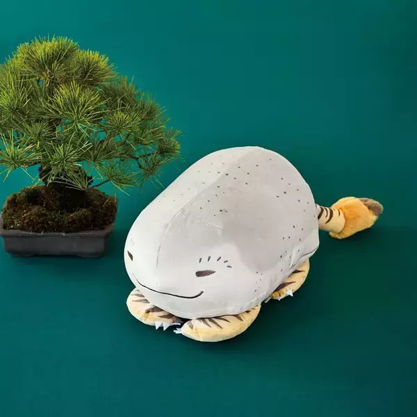 「謎可愛い♡歌川芳員の浮世絵に登場するあの謎の動物「虎子石」がポーチ＆クッションになった！」の画像
